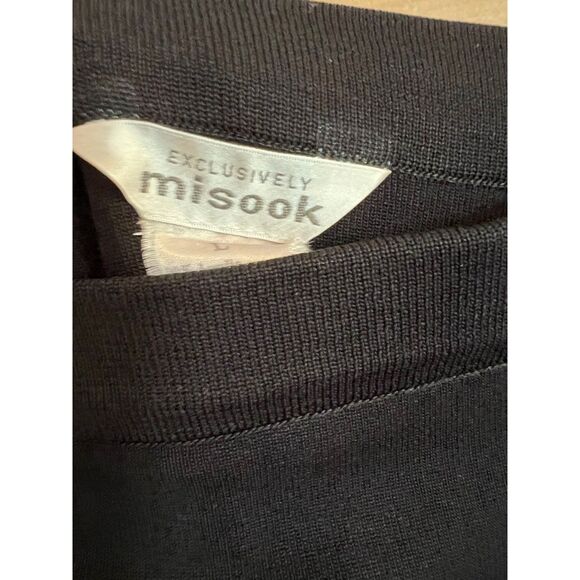 Exclusively Vintage Misook 36" Straight Knit Skirt in Black Size Large - Picture 3 of 3